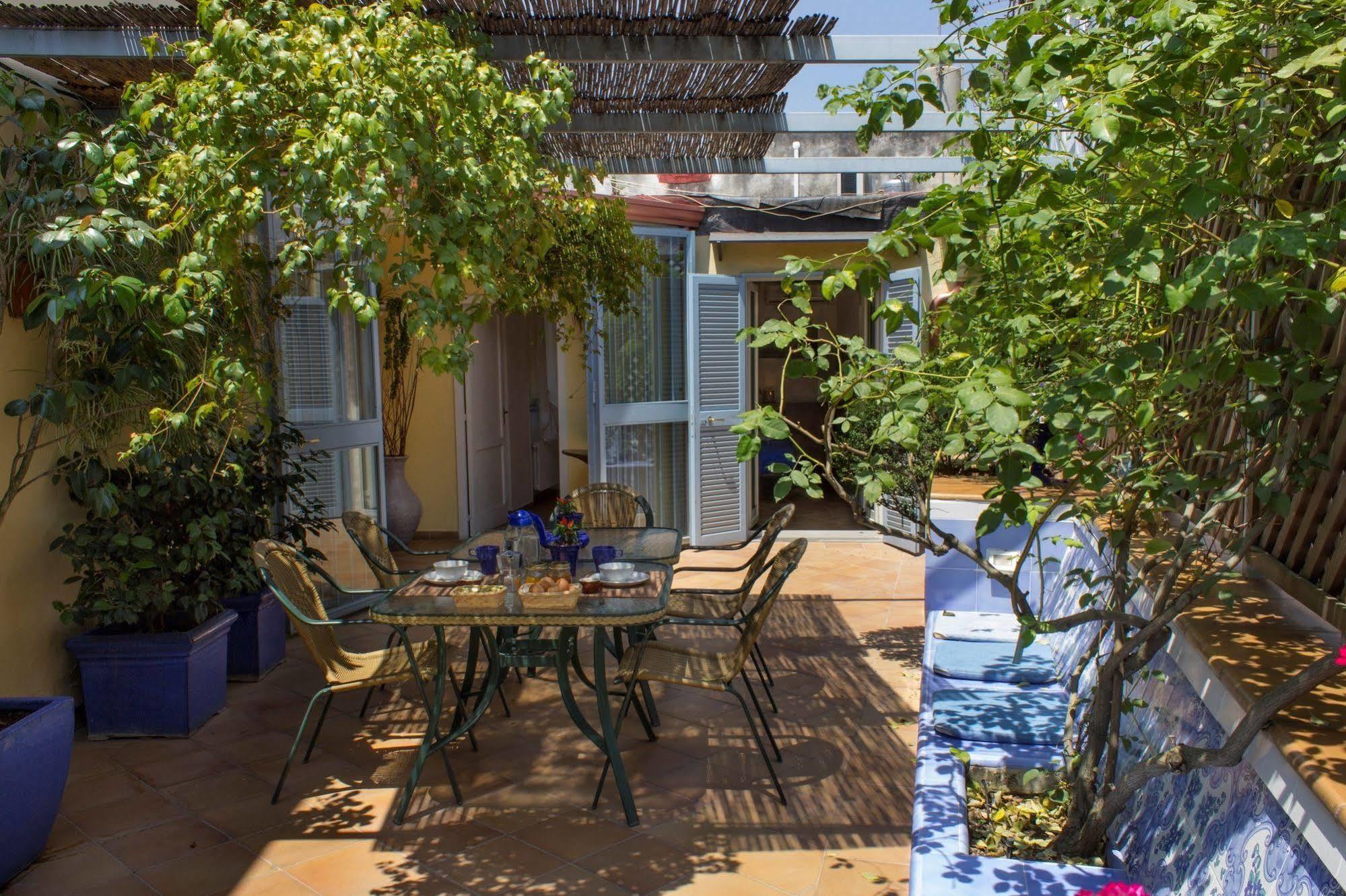 Dimora Dei Giganti Bed & Breakfast Naples Exterior photo